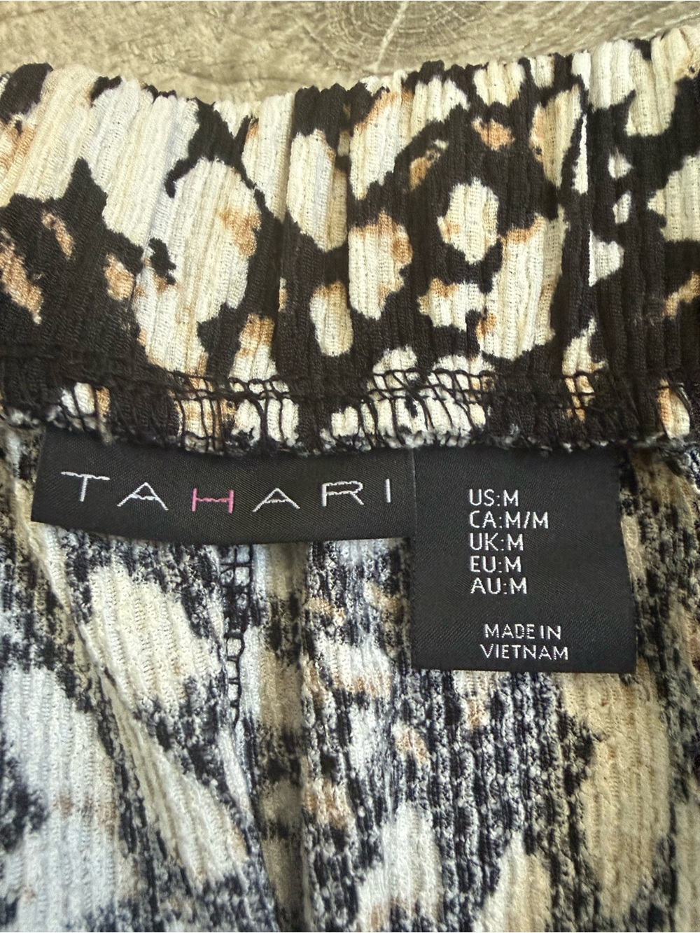 Tahari Animal Print Ribbed Wide-Leg Palazzo Pants - Picture 4 of 8